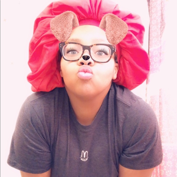 Meet your Posher, Tikiyia - Picture 1 of 1